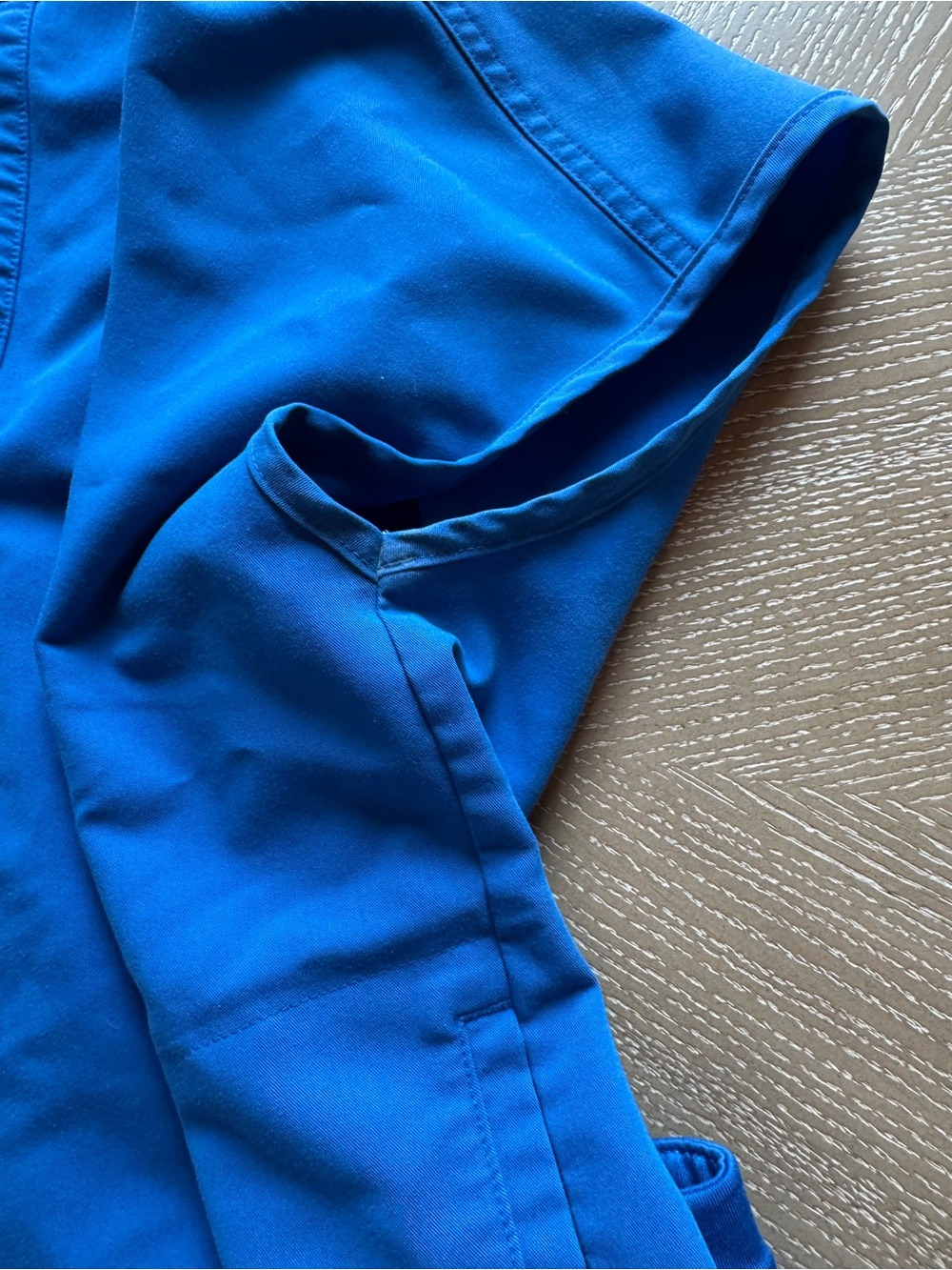 Figs royal blue top is medium bottoms are large - Picture 2 of 7